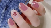 淡雅简约亮丽美甲清新风格(美甲淡雅简约亮丽清新)