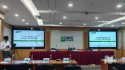 直击股东大会｜董事会席位夺取战未见硝烟，换届核心
议案顺遂
过关 东方电子董事长丁振华：股东间有分歧在所不免
，但根本长处
同等
