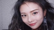 新名词你都知道了年美妆圈爆火(新名词你都知道了妆容亮片)