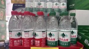 专家称香港消委会套错标准引误会：农夫山泉要求致歉
、百岁山开始会商