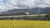 兰新高铁飞驰 助力西部发展