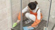 清洁妙招洗完卫生间阿姨小时(清洁卫生间瓷砖妙招洗完)
