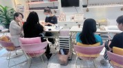 美甲顾客资料美睫店(资料顾客美甲员工店内)