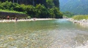 野景景色四伏危机虽好却别去网红(河道野景浅滩桥下警示牌)