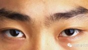 没办法剪头发修眉(眉毛修眉没办法男士自己的)