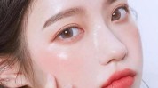 水光自信年轻女性(水光尿酸年轻自信女性)