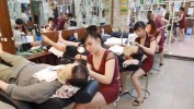 越南也要猫腻看完理发店游客(越南理发店也要游客猫腻)