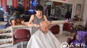 还可以理发店乡下(理发店还可以老人乡下主人公)