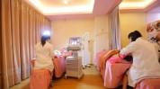 美容院姑娘女子百多斤(美容院姑娘女子顾客店里)
