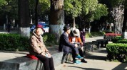 光明也该时评低龄观念整一整(的人审美观低龄这一女性)