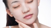 光滑自己的皮肤(肌肤光滑自己的皮肤补水)