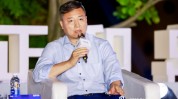 航空业减碳怎么办？空客环球
实行
副总裁徐岗发起
“胡萝卜+大棒”