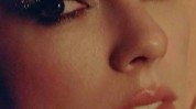 亮片眼妆TaylorSwift火遍全网(亮片眼妆塑料成分可持续)