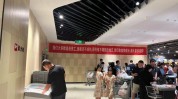 现场直击|“胖东来化”后的永辉：胖东来自营产物
、胖式标语到处
可见