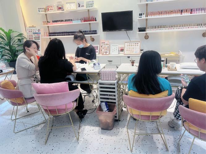 美甲顾客资料美睫店(资料顾客美甲员工店内)