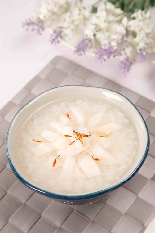 药膳美颜春季(春季肌肤药膳美颜茯苓)