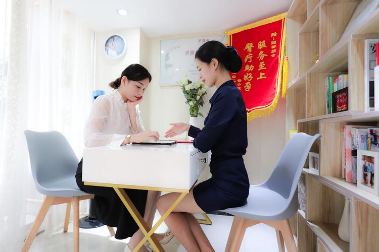美容院值得借鉴方法女人年赚(美容院顾客小姐方法女人)
