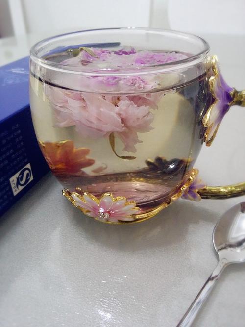 花茶花冠饱满鲜艳玫瑰(花茶玫瑰花冠这款精油)
