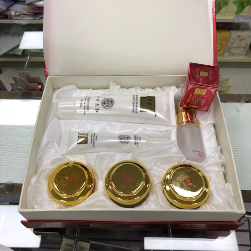 装饰性丽莎气候变白皮肤化妆品(丽莎装饰性皮肤化妆品变白)