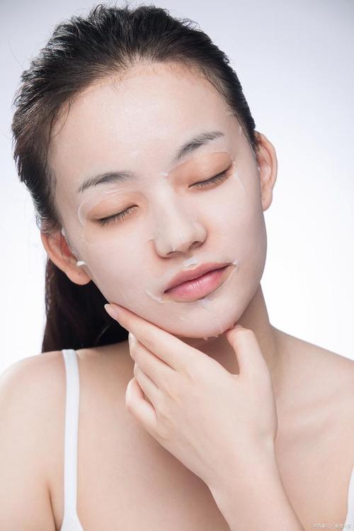 光滑自己的皮肤(肌肤光滑自己的皮肤补水)