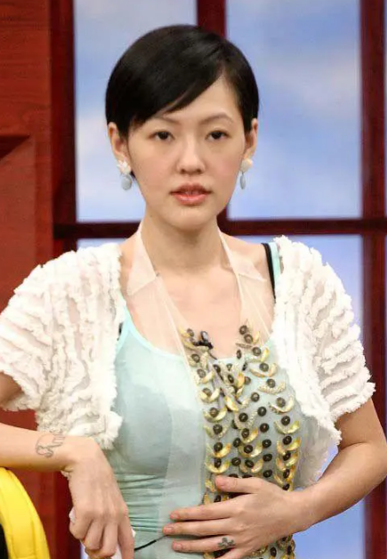 圈中女星需谨慎经历了(女星圈中需谨慎经历了自己的)