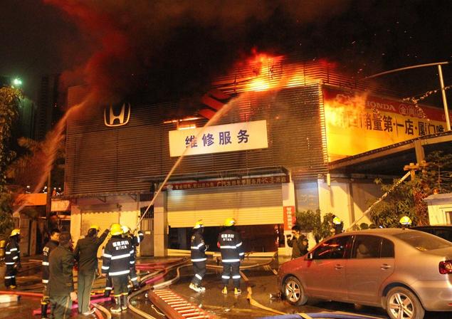 火烧汽修美容店(商铺汽修美容店火烧消防员)