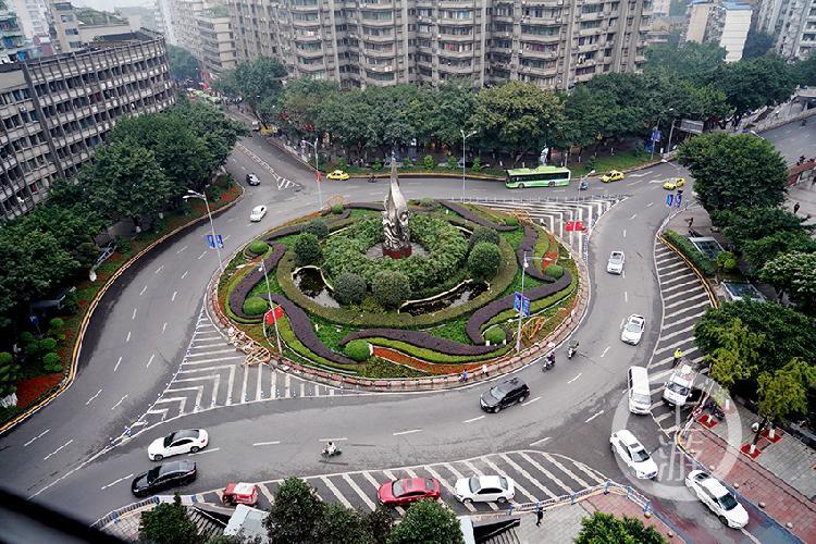 转盘绿地景观元旦新街造型(转盘绿地景观元旦新街)