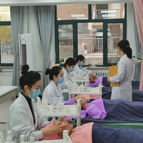 白城毕业生就业高专途径医学美容学院(白城高专同学们医学美容学院)