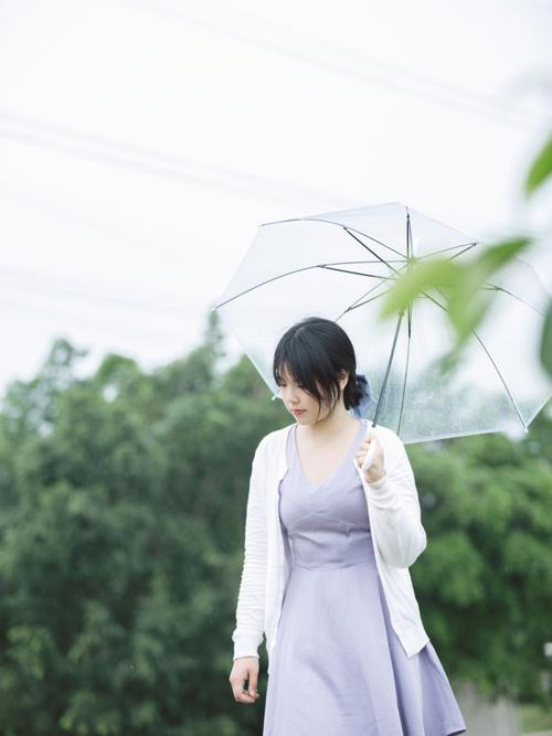 雨天时节正确如何在(雨天皮肤肌肤时节阴雨)