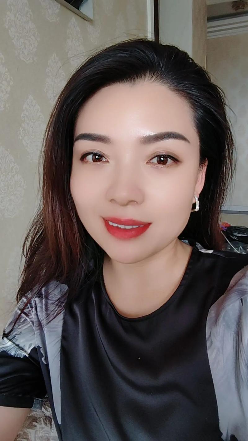 美颜秘籍女神颜值爆表(女神自己的美颜秘籍发型)