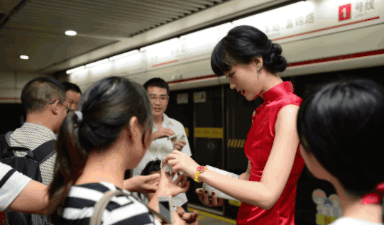 (地铁站最美用了时光身体)