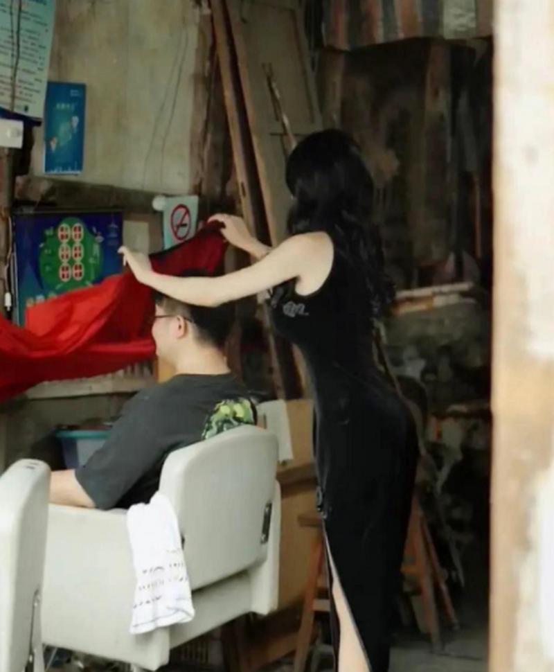 杭州理发店这家藏在小巷老板娘(理发店杭州这家老板娘小巷)