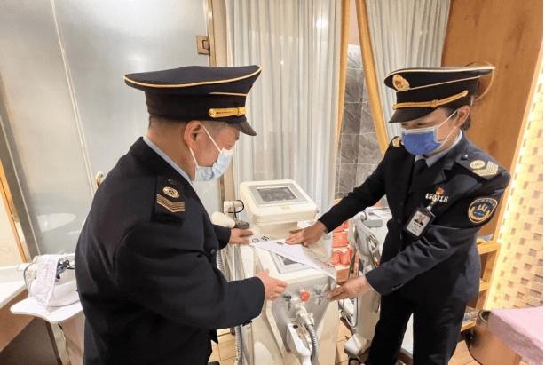 无证出手违法案件部门行业(当事人医疗美容万元绵阳市医疗器械)