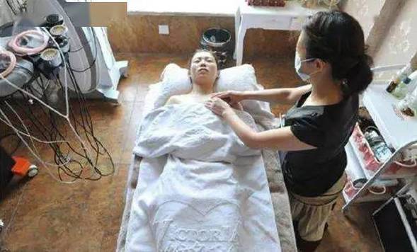 美容院惨了真实女性项目(美容院项目惨了女性真实)