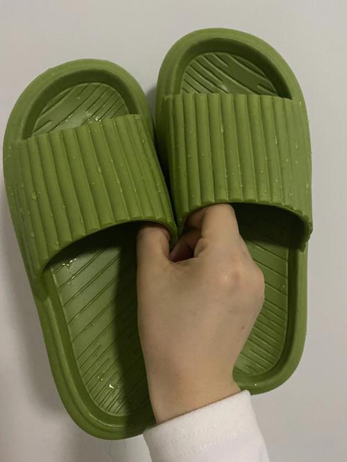 澡堂(澡堂拖鞋锁头自己的的人)
