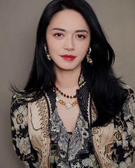 中年人女明星秘诀过分集体欧美(女明星年轻中年人秘诀过分)
