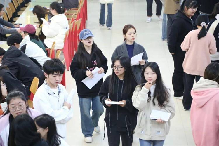 荆州女大学生贷款项目(乐乐荆州贷款女大学生记者)