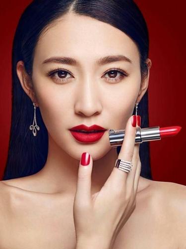 都是唇部双唇红润完美女人(唇部都是红润双唇颜色)