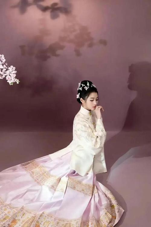 女神特刊衣裳春风惊喜美丽(西安市女神特刊衣裳春风)