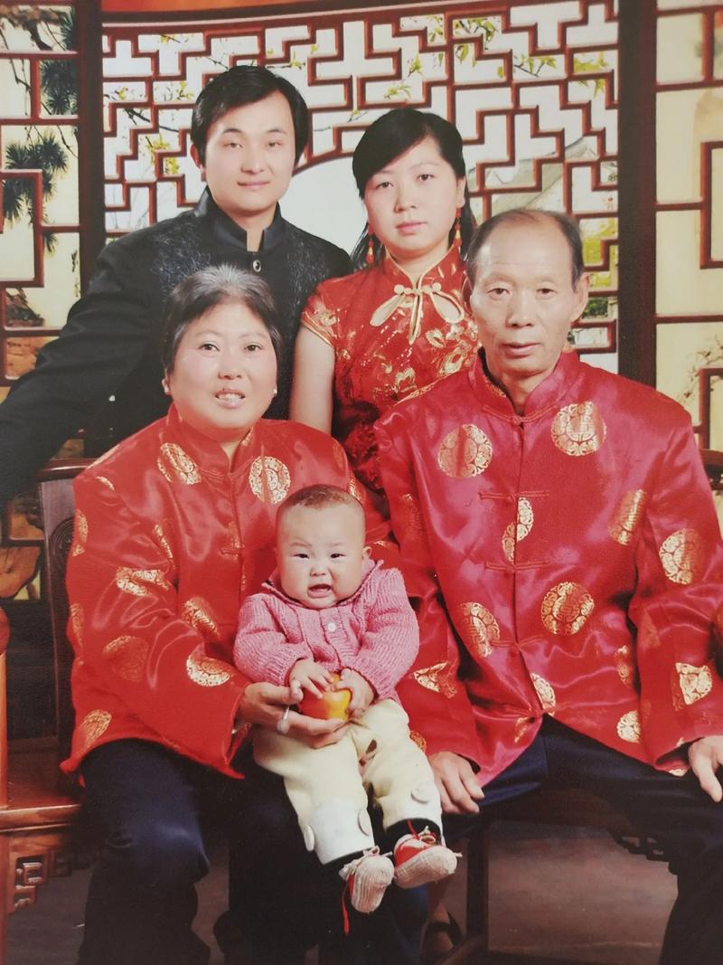 幸福爸妈年会儿女圆满父母(幸福父母年会儿女爸妈)
