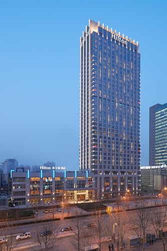 希尔顿中原女王星光(女王希尔顿中原郑州俱乐部)