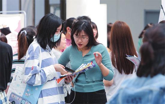 上门服务这届年轻人(上门服务的是年轻人互联网顾客)
