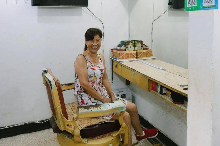 万元没了认知障碍美发店老人(万元阿姨哥哥充值认知)