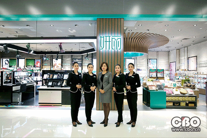 妍丽现身说法店员化妆品优秀(妍丽员工化妆品门店店员)