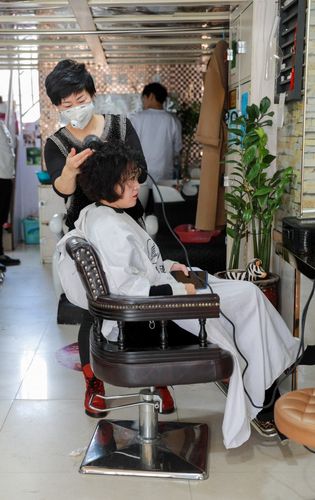理发店深圳模式客户收藏(小王理发店深圳块钱顾客)