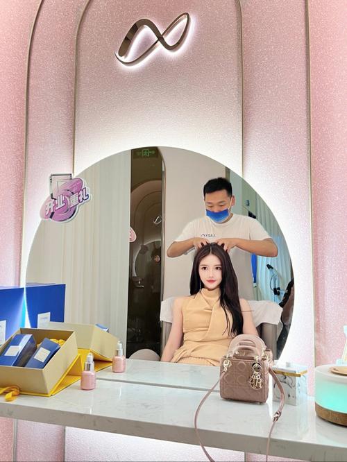 秃头富婆SPA块办卡(头皮头发秃头富婆棕熊)