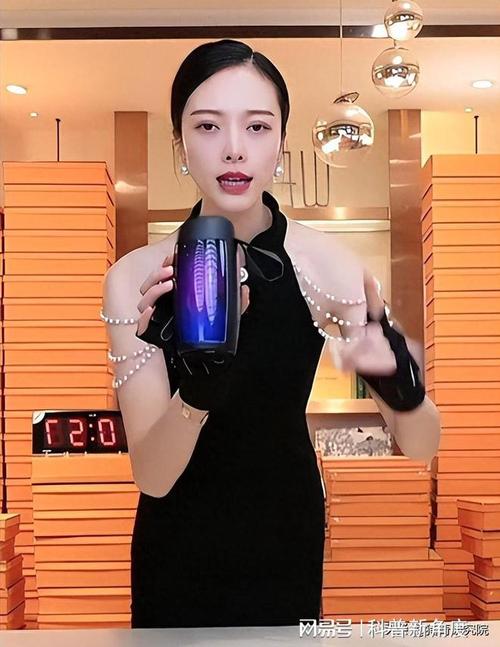 火了单品魔鬼一姐李佳琦薇娅又带(火了单品魔鬼一姐口红)