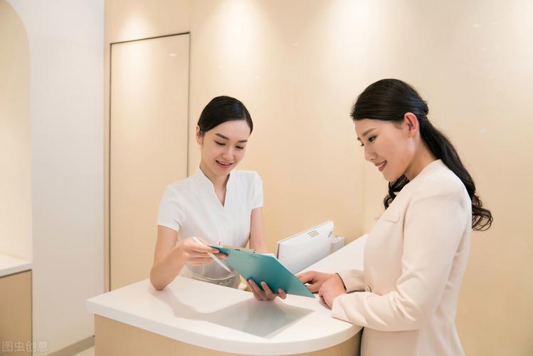 店长做些什么美容店工作(店长员工美容师顾客美容店)