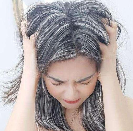 每次都两三个白发白头发女子过程(头发白头发女士疗程白发)