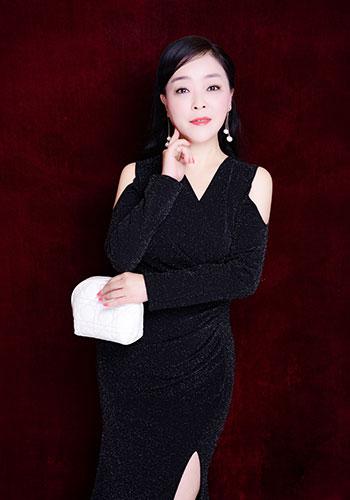 苏州女士吴江(美容院女士员工苏州妻子)